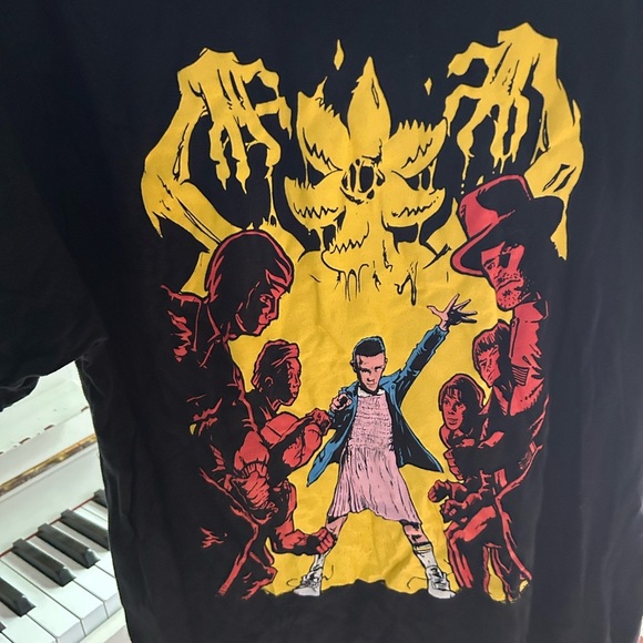 Stranger Things Black Graphic T-Shirt with Yellow and Red Design XL - Picture 10 of 13